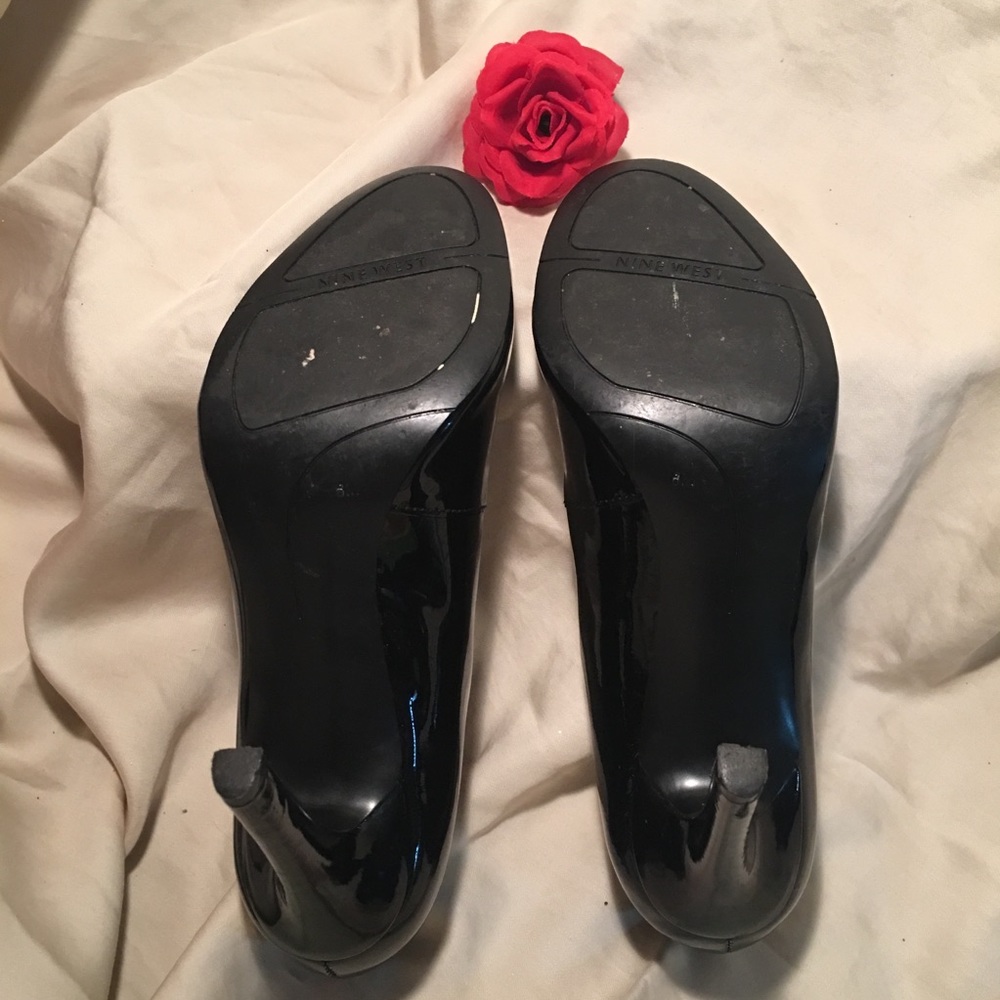 DONATED Black Heels - Picture 3 of 4